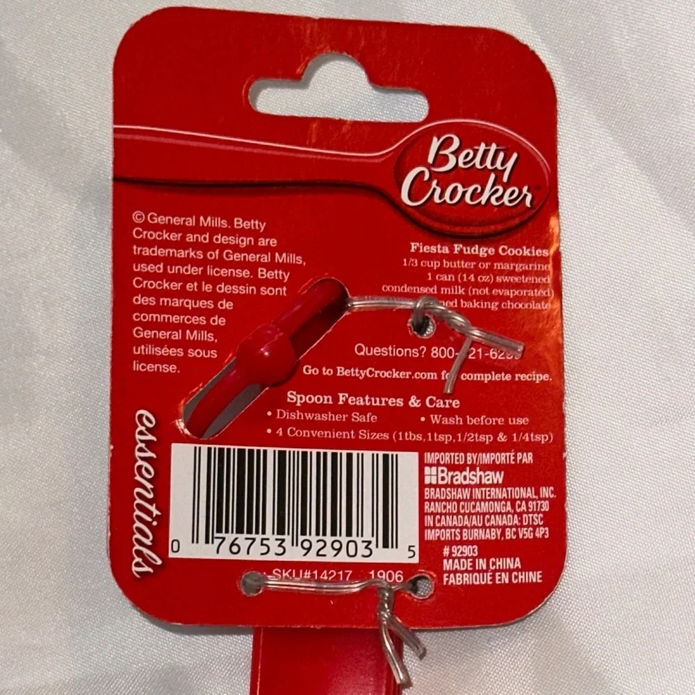 4 piece red Betty Crocker measuring baking set